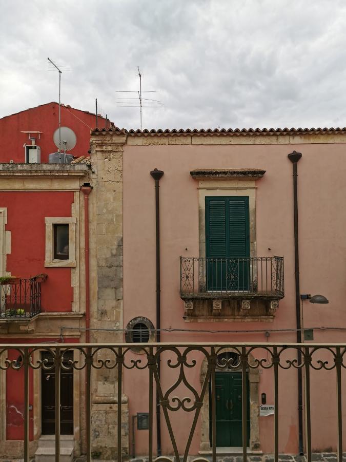 Appartamento Casa Al Teatro Noto Esterno foto