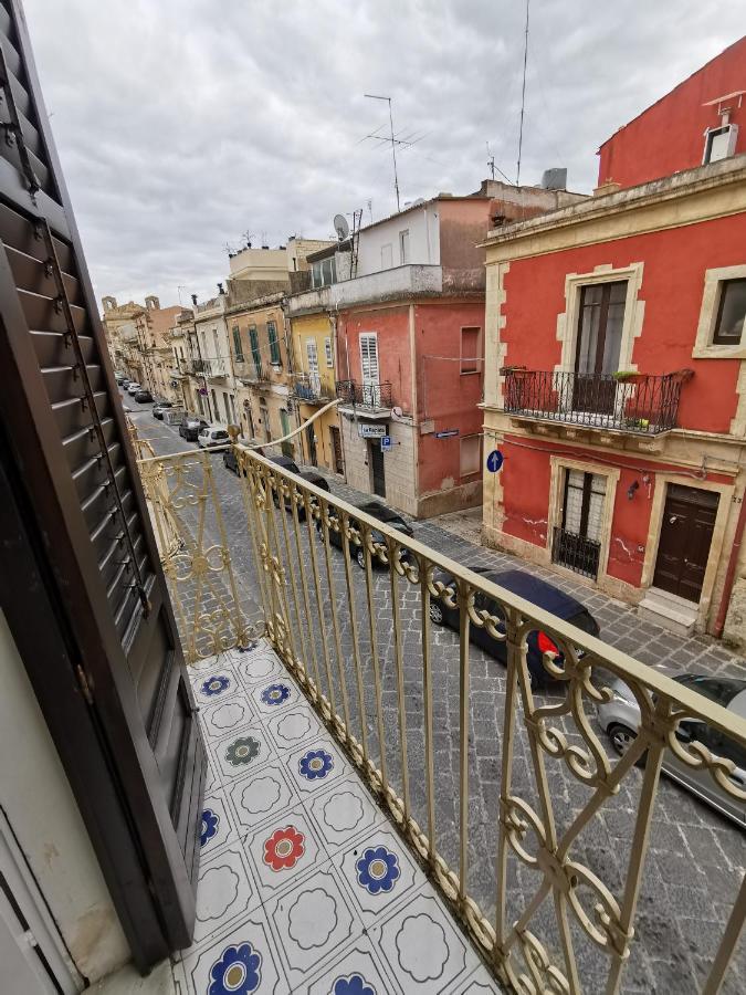 Appartamento Casa Al Teatro Noto Esterno foto