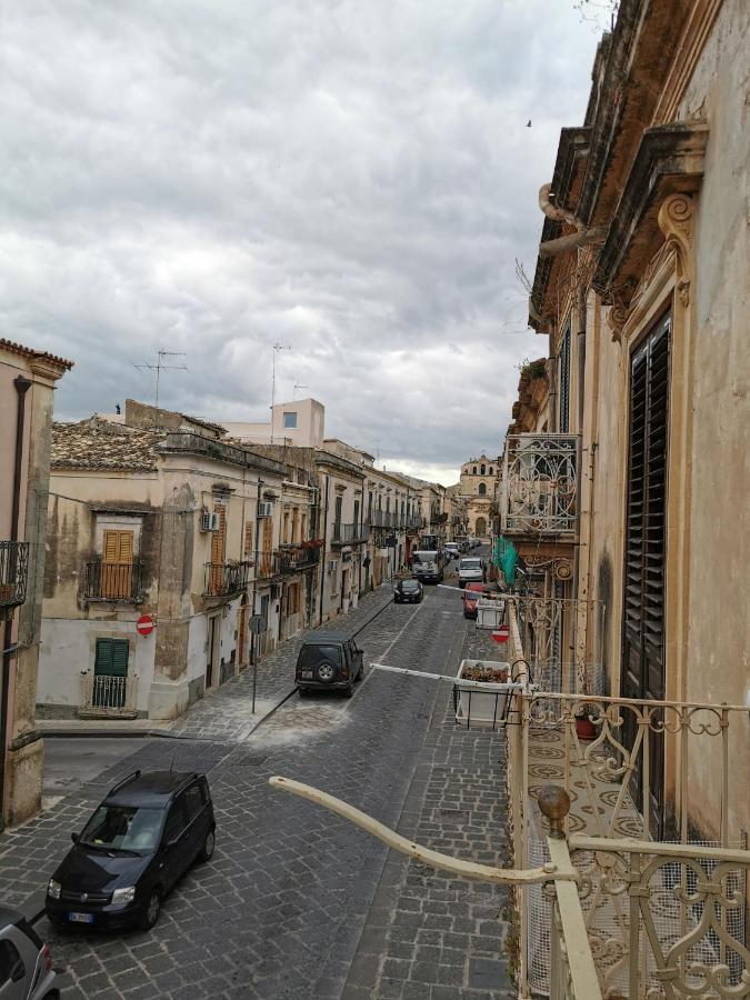 Appartamento Casa Al Teatro Noto Esterno foto