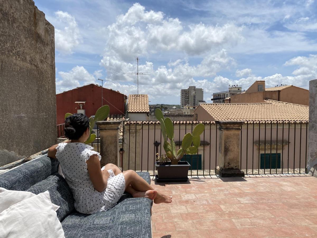 Appartamento Casa Al Teatro Noto Esterno foto