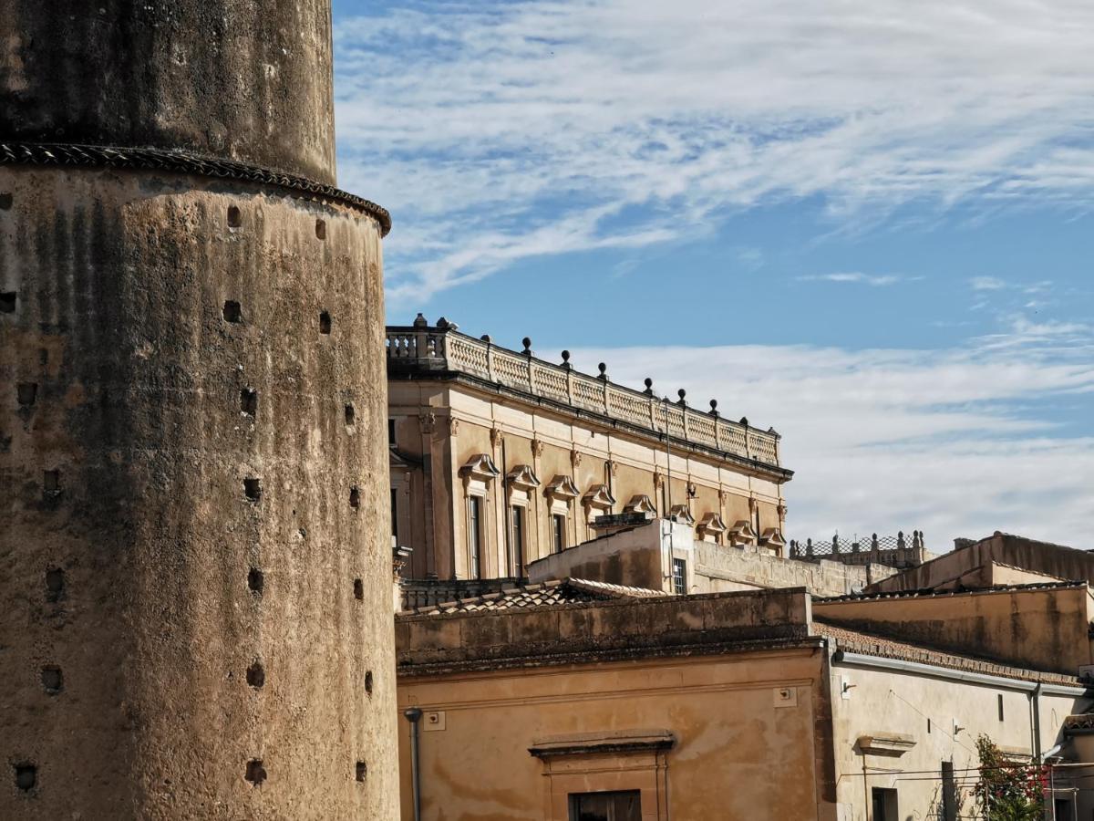 Appartamento Casa Al Teatro Noto Esterno foto