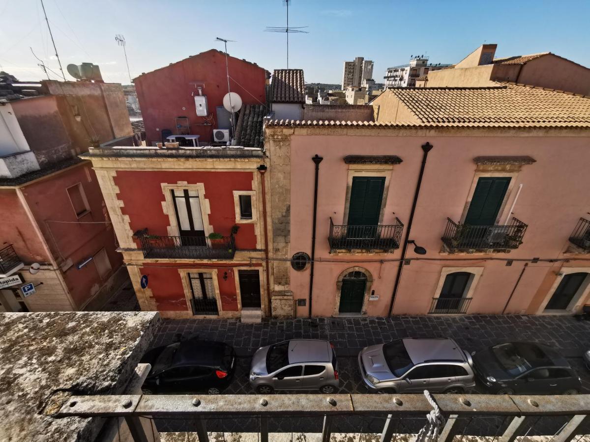 Appartamento Casa Al Teatro Noto Esterno foto