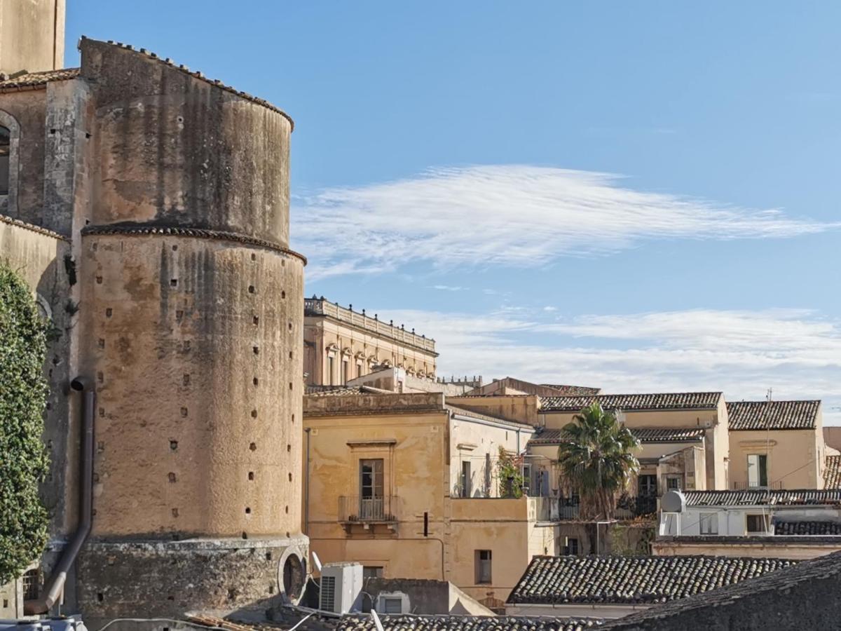 Appartamento Casa Al Teatro Noto Esterno foto