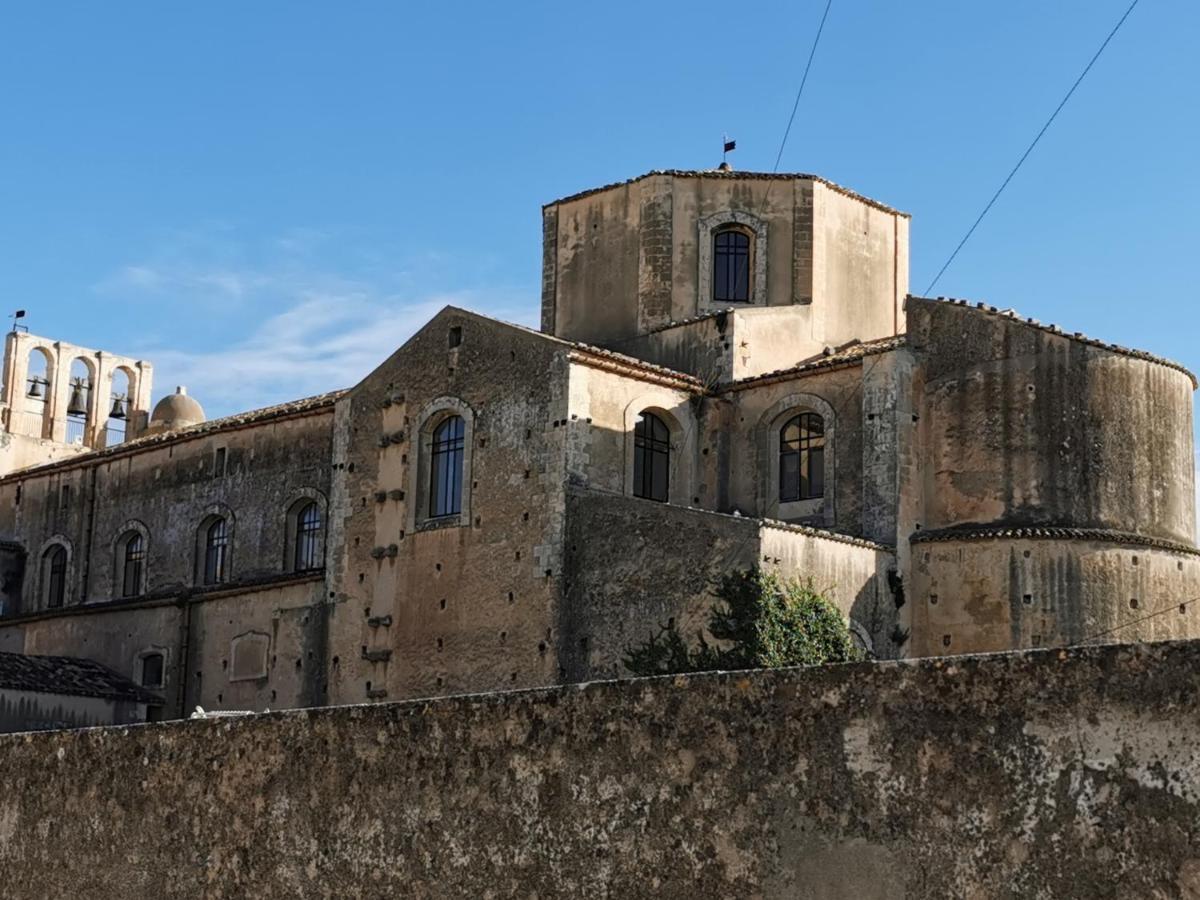 Appartamento Casa Al Teatro Noto Esterno foto