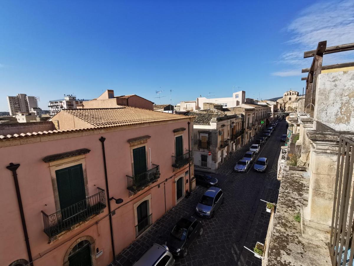 Appartamento Casa Al Teatro Noto Esterno foto